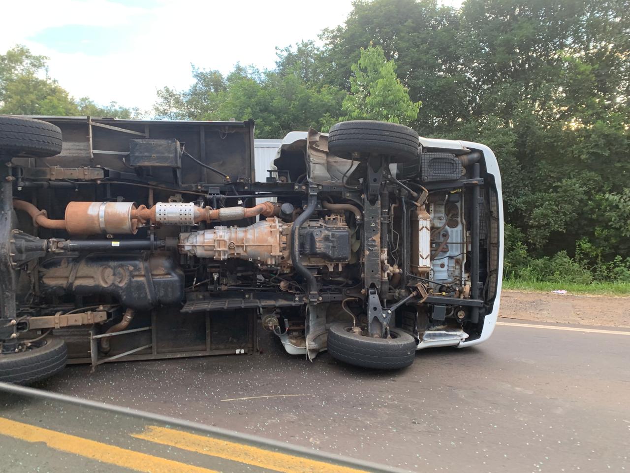 Condutor de Lajeado se envolve em tombamento e bloqueia trecho da RSC-453