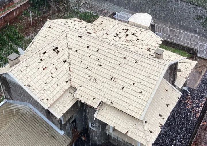 Temporal de granizo causa estragos e mobiliza equipes em Erechim neste domingo